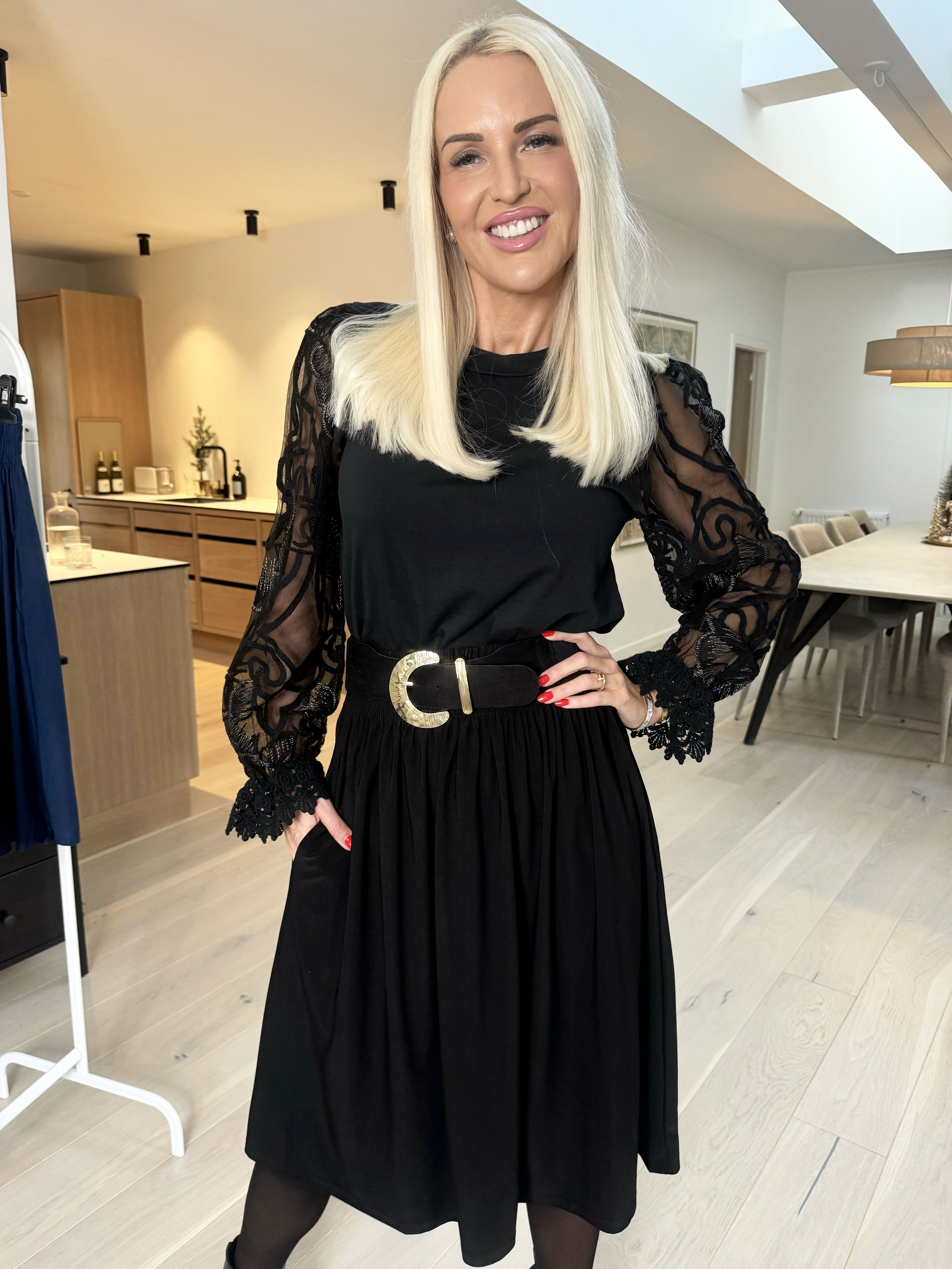 Pams Plain Skirt - Ensfarvet nederdel i elastisk stof